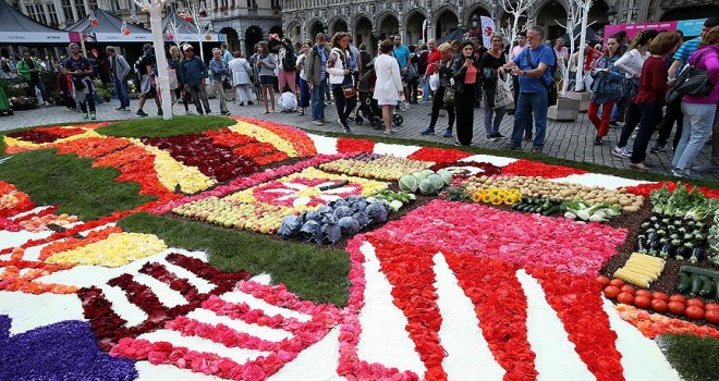 Brüksel&rsquo;de Çiçek Zamanı Festivali renkli görüntülere sahne oldu