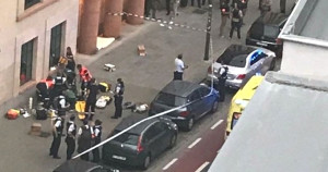 Brüksel&rsquo;de Askerlere Bıcaklı Saldırı! Saldırgan Vurularak Etkisiz Hale Getirildi