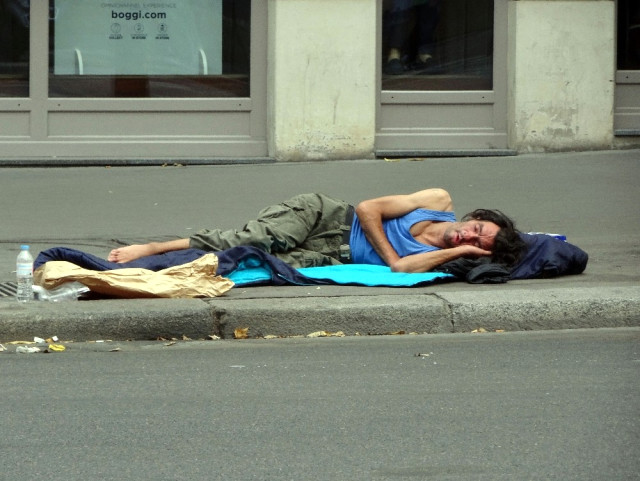 Fransa&rsquo;da Evsizlerin Sayısı Arttı