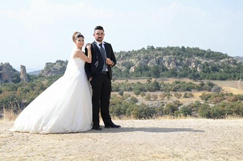 Bekir Saglam ile Aynur Yarim ellerini, kaplerini birleştirmenin mutluluğunu yaşadı…..