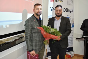 Saadet Belçika Gençlik Kollarinin sundugu « Yeni 1 dünya » ismi altinda Seminerler zincirinin startini verdi.
