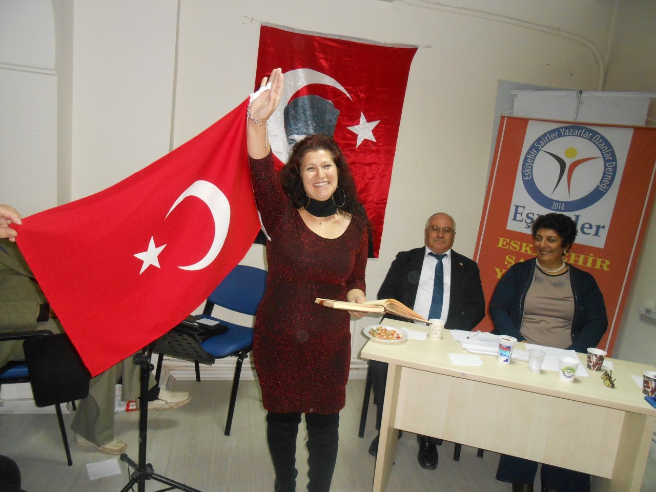 ESKİŞEHİRLİ ŞAİR VE OZANLARDAN &lsquo;Bayrak ve Vatan Sevgisi&rsquo; şiir ve kahramanlık türküleri