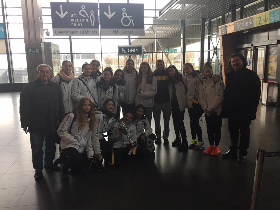 Belçika&rsquo;da Şampiyon Fenerbahçe U14 Kız Basketbol Takımıni Avrupapress Gazetesi yalniz Birakmadi