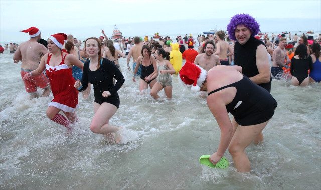 Belçikalılar « Yeni Yıla Dalış » Etkinliği Kapmsamında Soğuk Havada Denize Girdi