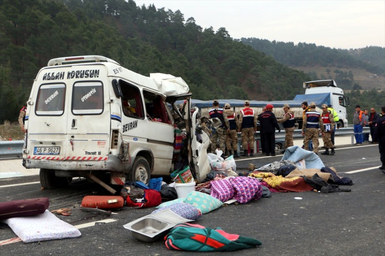 Kahramanmaraş&rsquo;ta katliam gibi kaza: 9 ölü 7 kişi yarali
