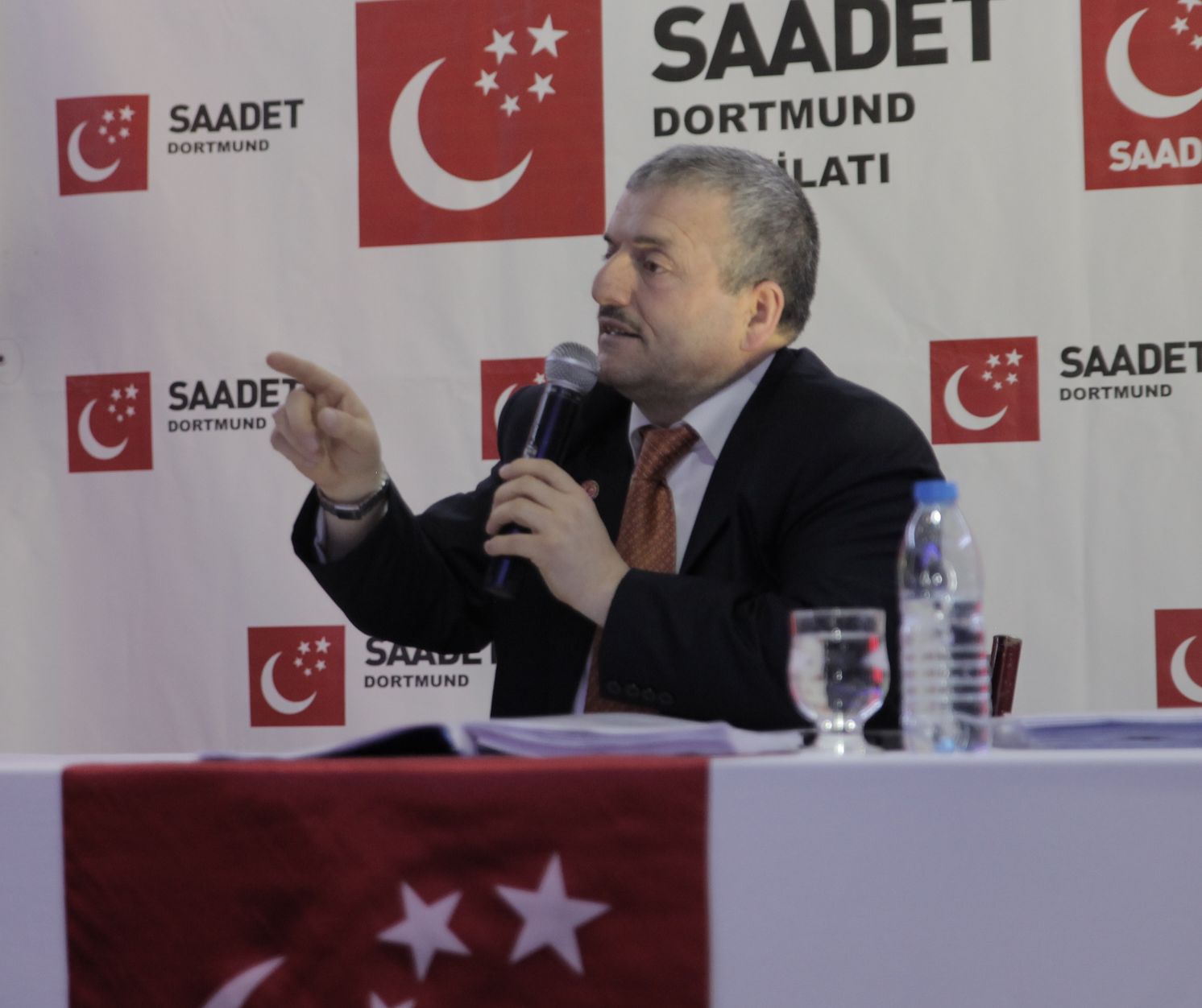Saadet Dortmund hocasını unutmadi ve dualarla Andı