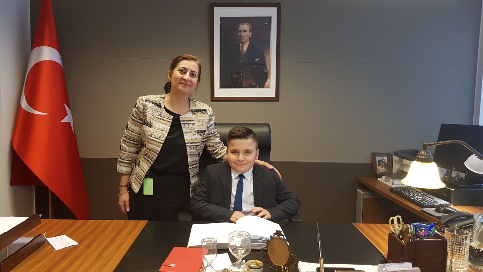 T.C. Brüksel Başkonsolosu Dilşad Kırbaşlı Karaoğlu, 23 Nisan Ulusal Egemenlik ve Çocuk Bayramı nedeniyle  Arda Gül’ü konuk etti.