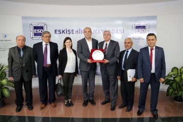 ESKİŞEHİR SİNERJİ PLATFORMU’ndan ESO Başkanı Celalettin Kesikbaş’ a  ‘’Hayırlı Olsun’’ Plaketi’’ taktimi