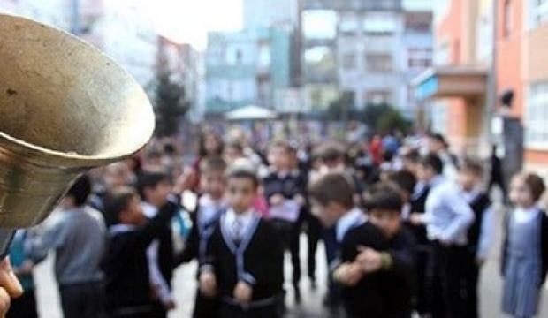 Türkiyede ilköğretim ve ortaöğretim okullarındaki yaklaşık18 milyon öğrenci bugün karne alacak