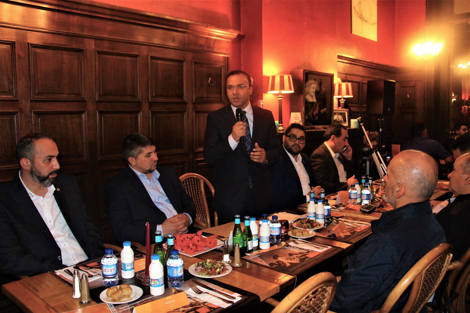 Yüksel’den Türk toplumu temsilcilerine iftar yemeği