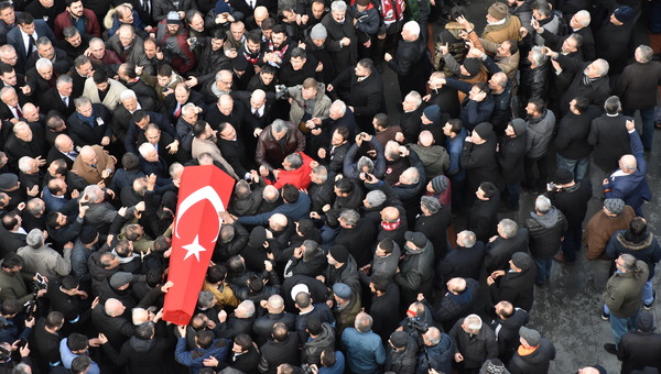 Ozan Arif son yolculuğuna uğurlandı.