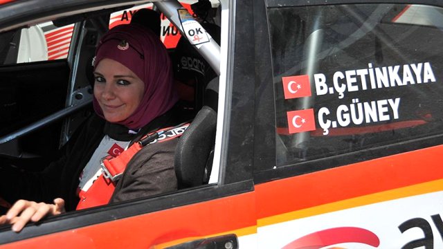 Ünlü Rallici Burcu Çetinkaya, Kocası CHP&rsquo;den Aday Olunca İşinden Kovuldu