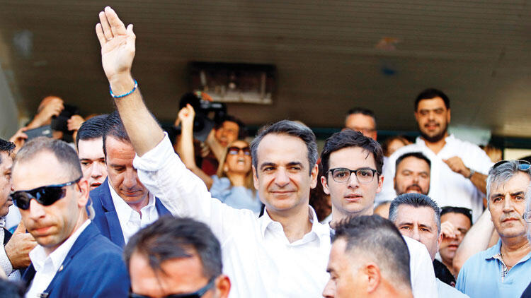 Yunanistan&rsquo;da seçimin galibi Miçotakis oldu