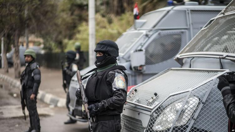Mısır polisi Anadolu Ajansı&rsquo;nın ofisini bastı: 1 &lsquo;i Türk 4 çalışan gözaltına alınarak bilinmeyen bir yere götürüldü