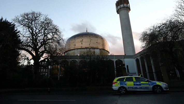 İngiltere’de camide bıçaklı saldırı