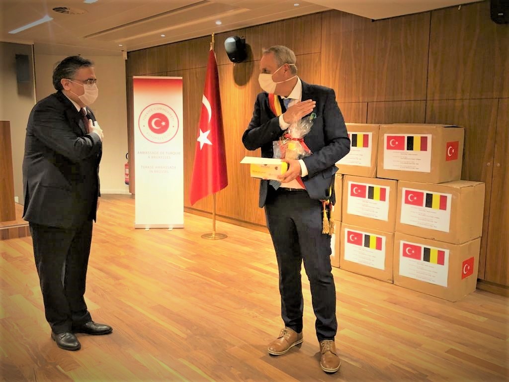 Türkiye Devleti Liège Valiliği,ne  T.C. Brüksel Büyükelçiliği’nce Maske yardimi yapildi