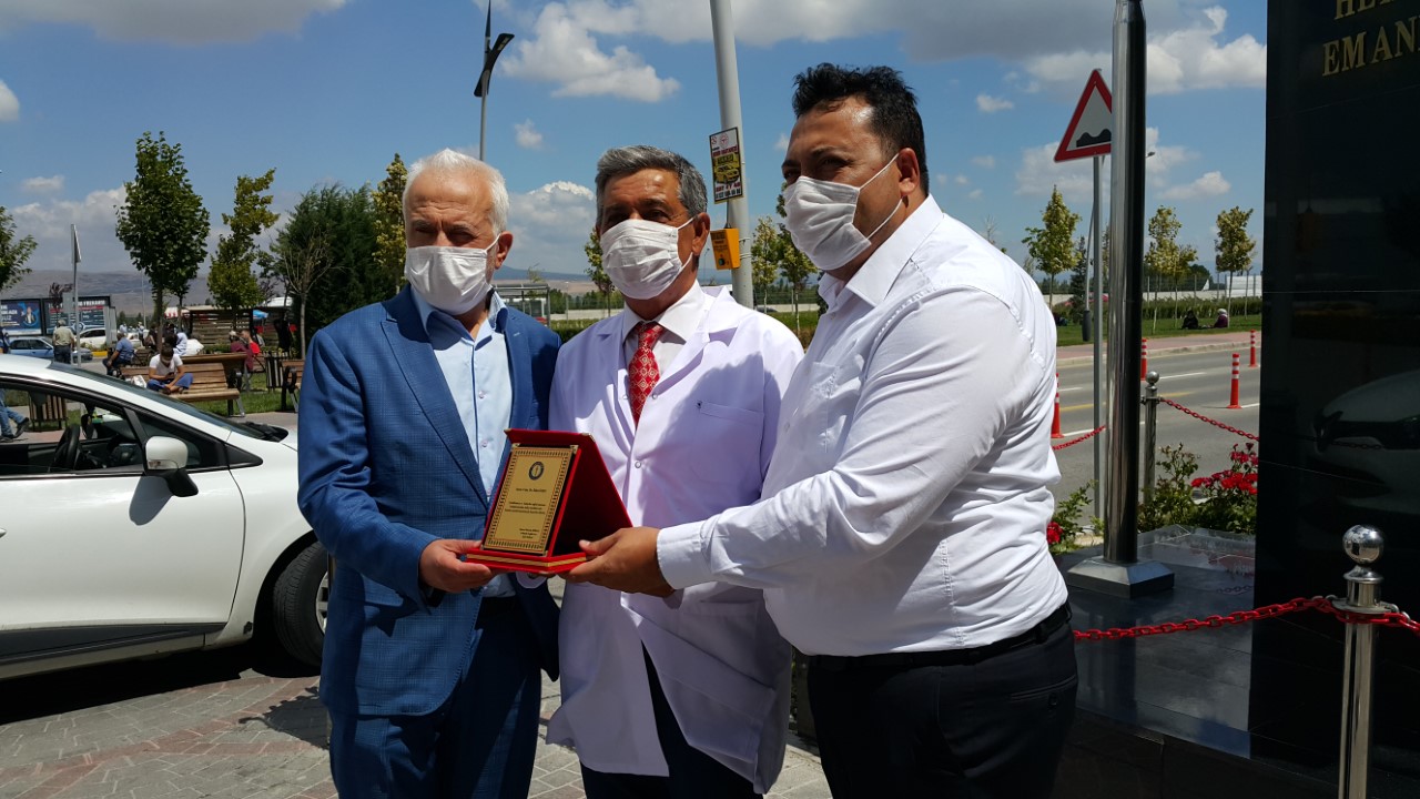 Eskişehir Şehir Hastanesi&rsquo;nin kıdemli doktorlarından KBB uzmanı EMİRDAĞLI Op.Dr. Bilen Özel, meslek hayatında 41&rsquo;nci yılını tamamlayarak emekli oldu