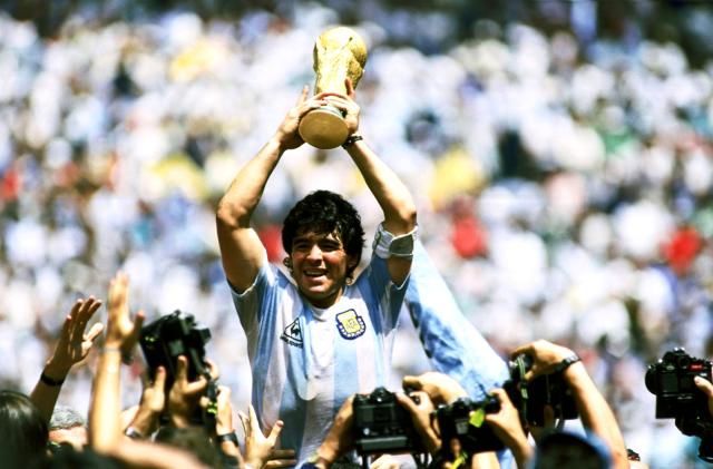 Diego Armando Maradona hayatını kaybetti