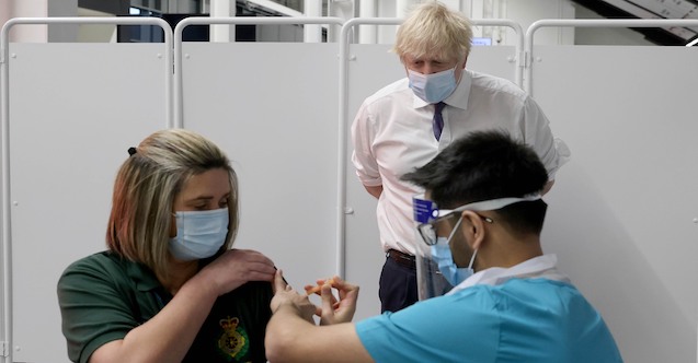 İngiltere, herkes aşı olana kadar tatil amacıyla ülke dışına yapılacak seyahatlere izin vermeyecek