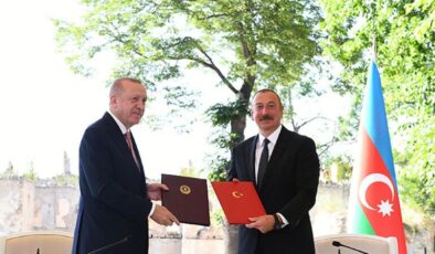 Cumhurbaşkanı Erdoğan Şuşa&rsquo;da… Türkiye ve Azerbaycan imzaları attı