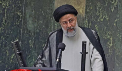 İran’ın yeni Cumhurbaşkanı İbrahim Reisi, resmen görevine başladı