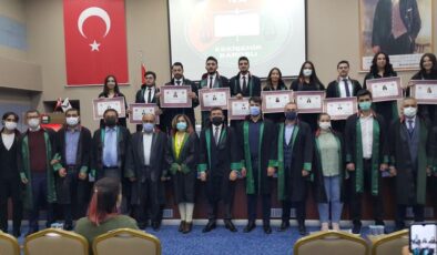 Eskişehir’de 10 avukat törenle yemin ederek avukatlığa ilk adımını attı