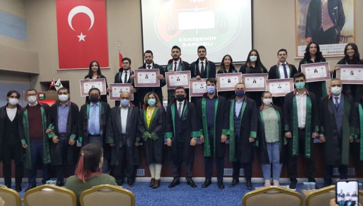 Eskişehir’de 10 avukat törenle yemin ederek avukatlığa ilk adımını attı