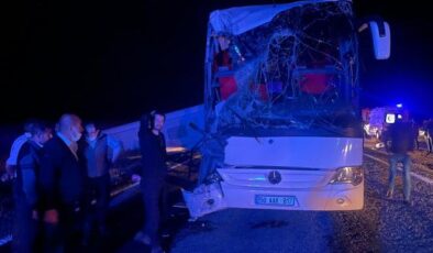 Nevşehir&rsquo;de Öğrencileri taşıyan otobüs tırla çarpıştı: 40 yaralı