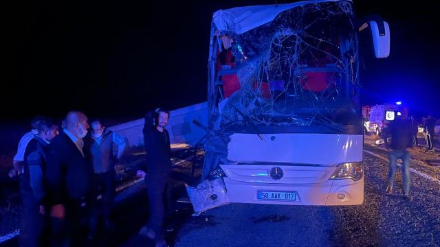 Nevşehir&rsquo;de Öğrencileri taşıyan otobüs tırla çarpıştı: 40 yaralı