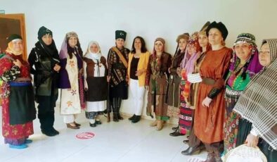 Eskişehir Anadolu Bacıları, Aydın’da tiyatral defile sahnelediler