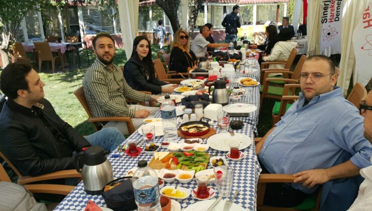 Eskişehir Sinerji Hareketi üyeleri kahvaltıda buluştu