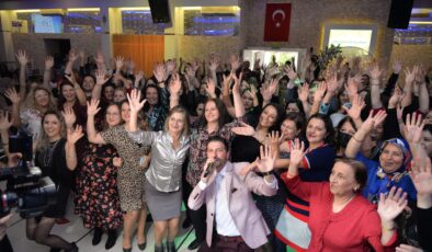 Eskişehirli sanatçılar, ‘Kadınlar Matinesi’nde izleyenleri coşturdular