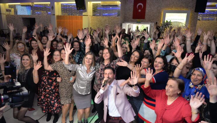 Eskişehirli sanatçılar, ‘Kadınlar Matinesi’nde izleyenleri coşturdular