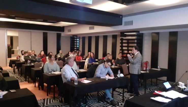 Eskişehir Göz Merkezi doktorlarına ve personeline ‘Diksiyon ve Etkili İletişim’ semineri