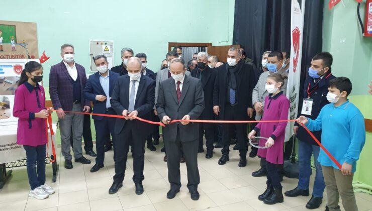 Eskişehir Kazım Karabekir İmam Hatip Ortaokulu’nda ‘TUBİTAK 4006 Bilim Fuarı’ sergisi açıldı