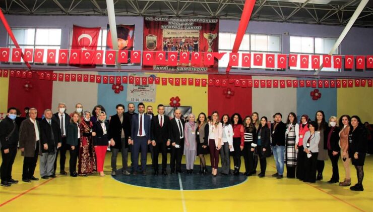 Eskişehir Doktor Halil Akkurt Ortaokulu tarafından hazırlanan ‘TÜBİTAK 4006 Bilim Fuarı’ yoğun ilgi gördü