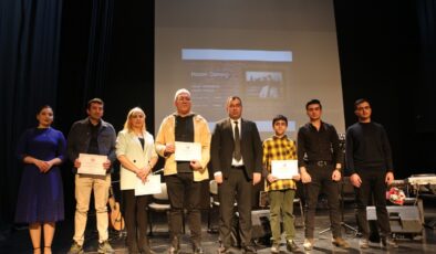 Eskişehir’de ‘Demir Mizrab’ isimli özgürlüğe uzanan sanat gösterimi yoğun ilgi gördü