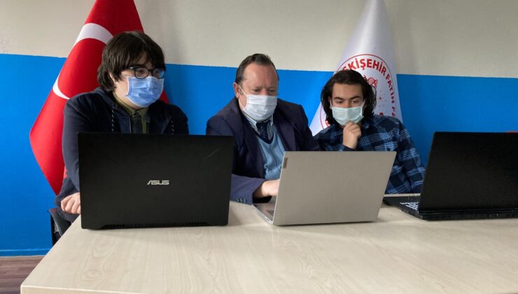 Eskişehir Fatih Fen Lisesi ‘Uluslararası Bilim Yarışmasında’ ‘Fizik Projeleriyle’ ödül aldılar