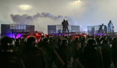 Kazakistan&rsquo;daki kaos giderek daha kanlı hal almaya başladı