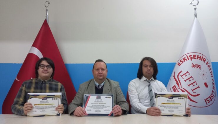 Eskişehir Fatih Fen Lisesi Öğretmen ve Öğrencileri ‘Uluslararası Bilim Yarışması’nda ‘Fizik Projeleriyle’ Başarı Ödülü Aldılar