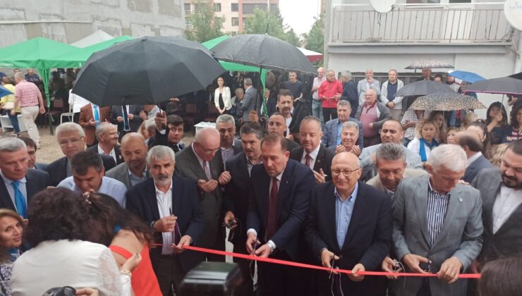 Sivrihisarlılar Derneği’nin hizmet binası ve yıl sonu sergisi törenle açılışı yapıldı