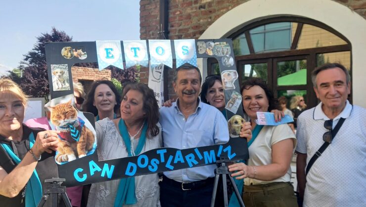 ETOS’ tan çocuklara resimlerle hayvan sevgisi ve ücretsiz mama dağıtımı