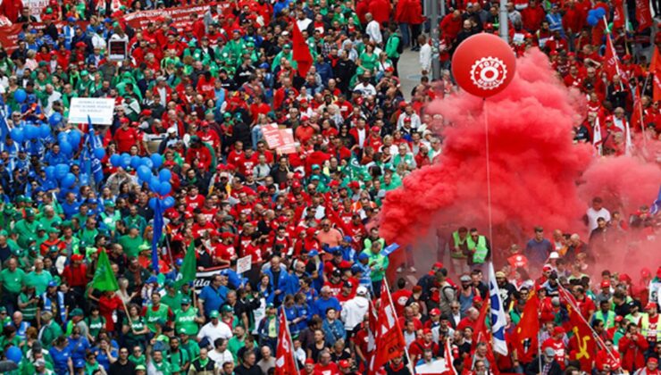Brüksel’de yaklaşık 80 bin kişi hayat pahalılığını protesto etti
