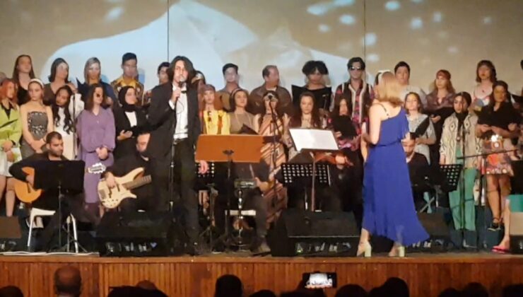 Eskişehir TOKİ Şehit İkram Cirit Anadolu Lisesi ‘Unutulmayan Şarkılar’ konseri ilgi gördü