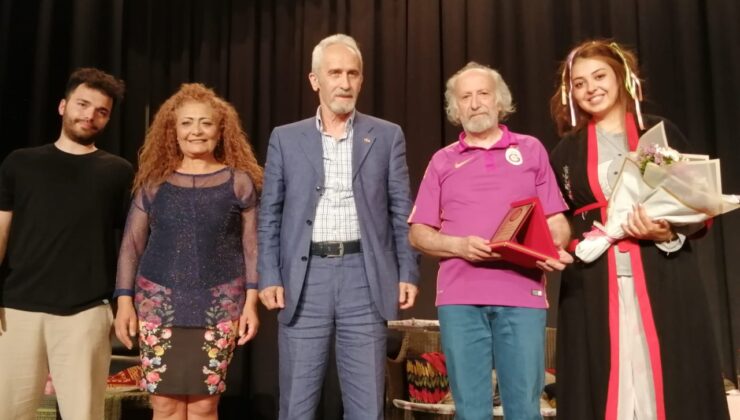 Eskişehir’de ‘’Bizden Bir Aile’ Komedi Tiyatro Oyunu izleyicilerden tam not aldı