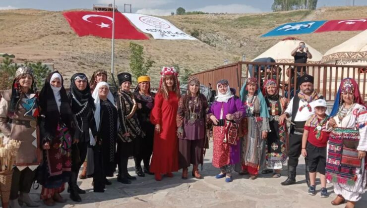 Eskişehir Anadolu Bacıları tiyatro grubu, Ahlat ilçesinde beğeni topladı