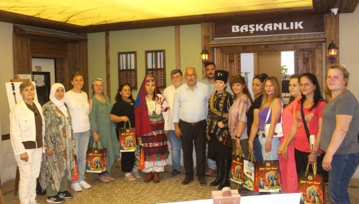 Eskişehir Anadolu Bacıları’nın ‘Kahraman Türk Kadınları’ tiyatro gösterisi Tavşanlı’da beğeni topladı