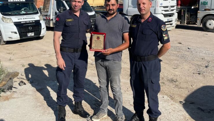 EMIRDAG SAGLAMLAR OTO KURTARMA&rsquo;YA JANDARMA&rsquo;DAN PLAKET