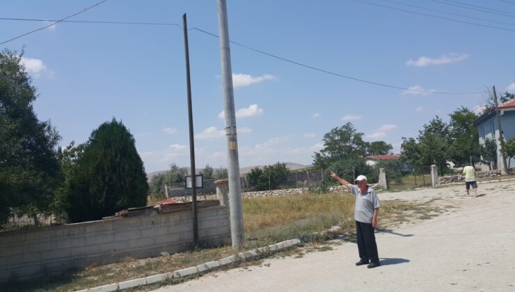 Yarımca köyünde elektriklerin sık sık kesilmesi, Yarımca köyü halkını bıktırdı