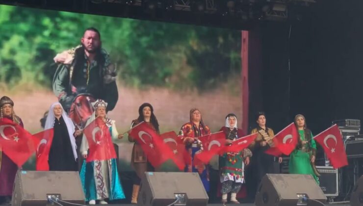 Eskişehir Anadolu Bacılarının ‘Kahraman Türk Kadınları’ temalı gösterileri, ‘IV. Dünya Göçebe Oyunları’nda yoğun ilgi ile izlendi